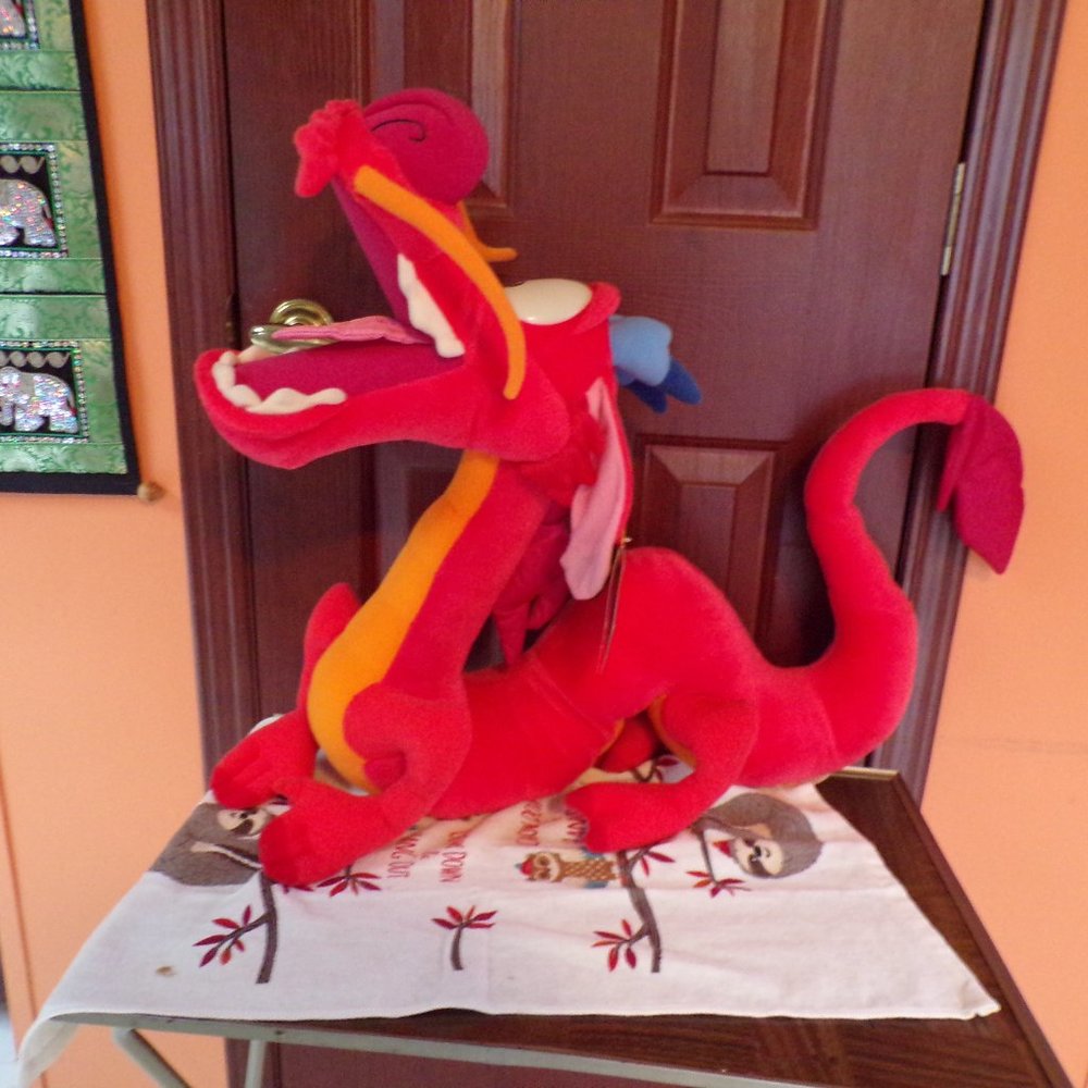 NWT MULAN MUSHA TALKING DRAGON BY MATTEL COLLECTABLE    1998